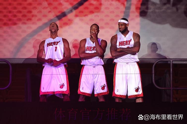 韦德来到现场观看赵维伦比赛,并在赛后交流合影 韦德来到现场观看赵维伦比赛,并在赛后交流合影